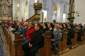 Abschlussvesper der Bischofskonferenz mit Austeilung des Bonifatiussegens (Foto: Karl-Franz Thiede)